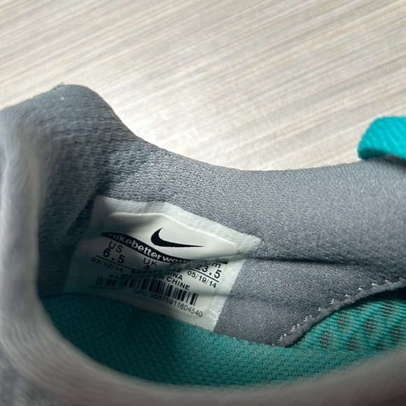 Used Nike running shoes,turquoise color - Picture 5 of 5